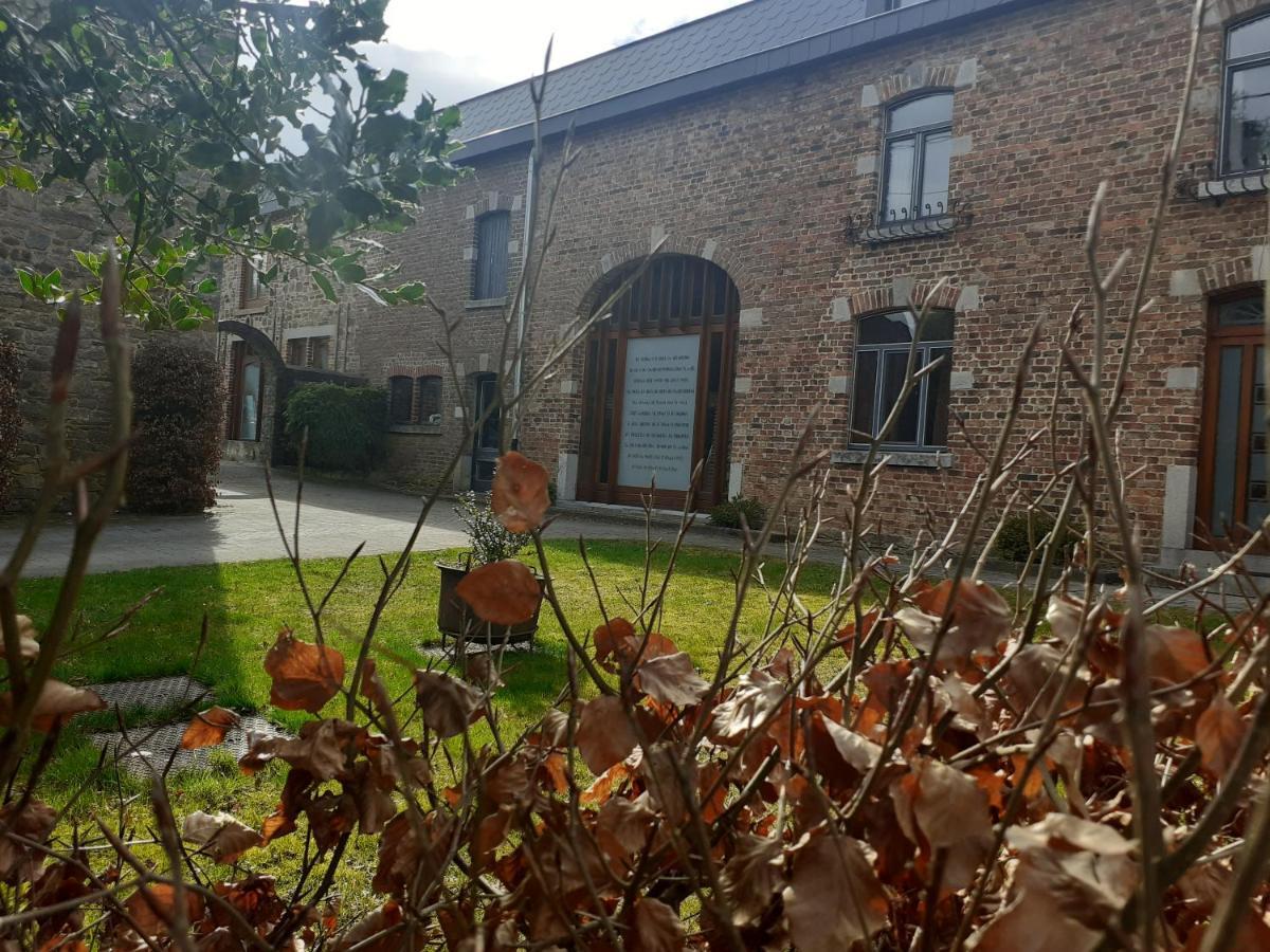 Le Repos Du Nomade B&B 7 Personnes Manhay Exterior foto